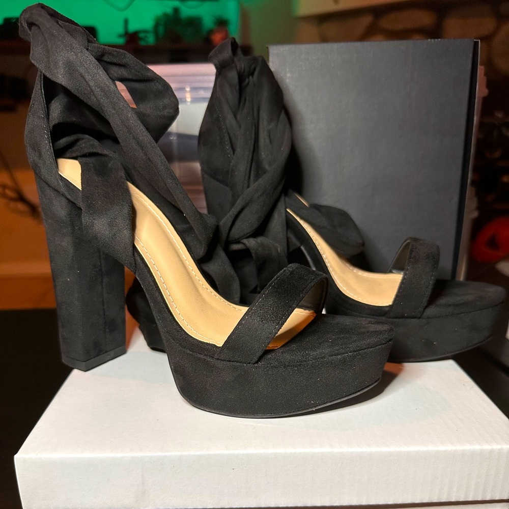 Chunky Leg Tie Heels